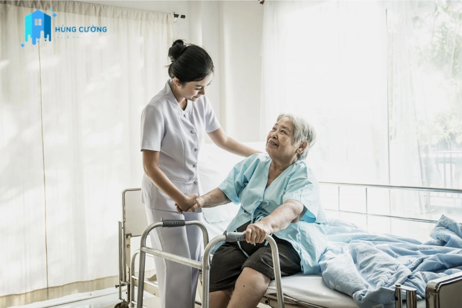 đ&aacute;p ứng c&aacute;c ti&ecirc;u ch&iacute; quan trọng khi chọn người gi&uacute;p việc chăm người bệnh sẽ gi&uacute;p cho bệnh nh&acirc;n cảm thấy thoải m&aacute;i v&agrave; y&ecirc;n t&acirc;m hơn