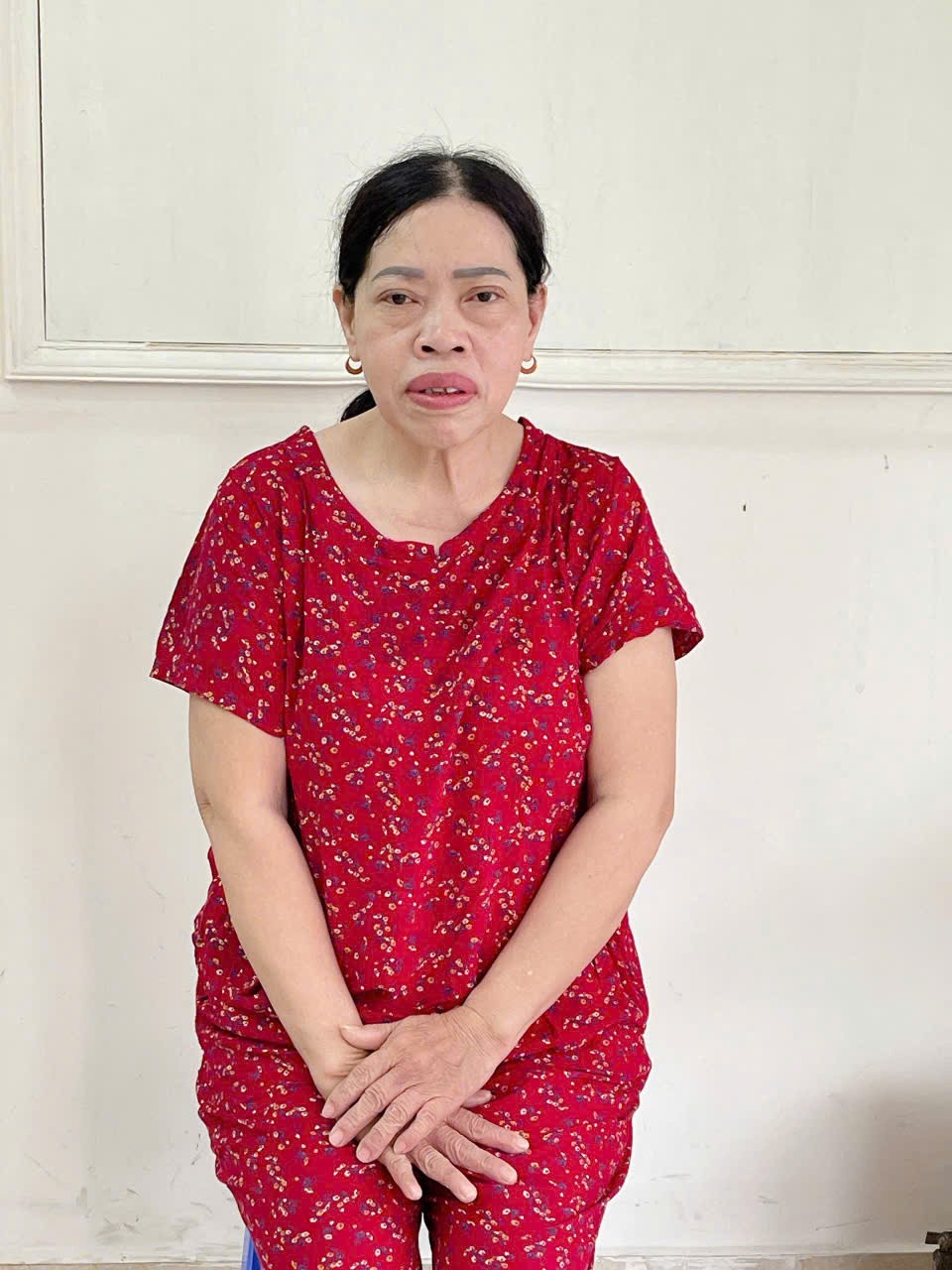 Em Tìm Việc Cho Cô Nhung