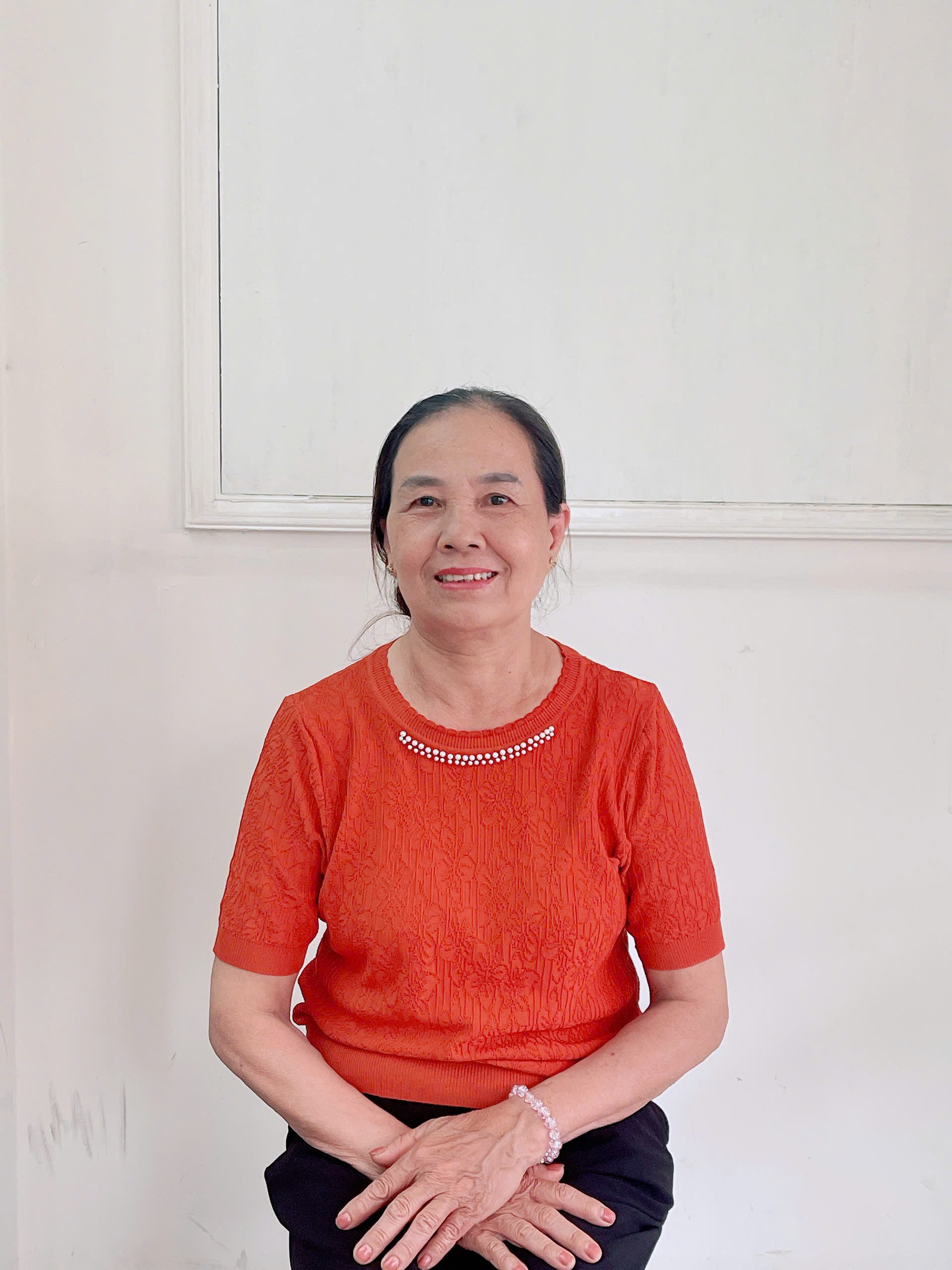 Em Tìm Việc Cho Cô Liệu