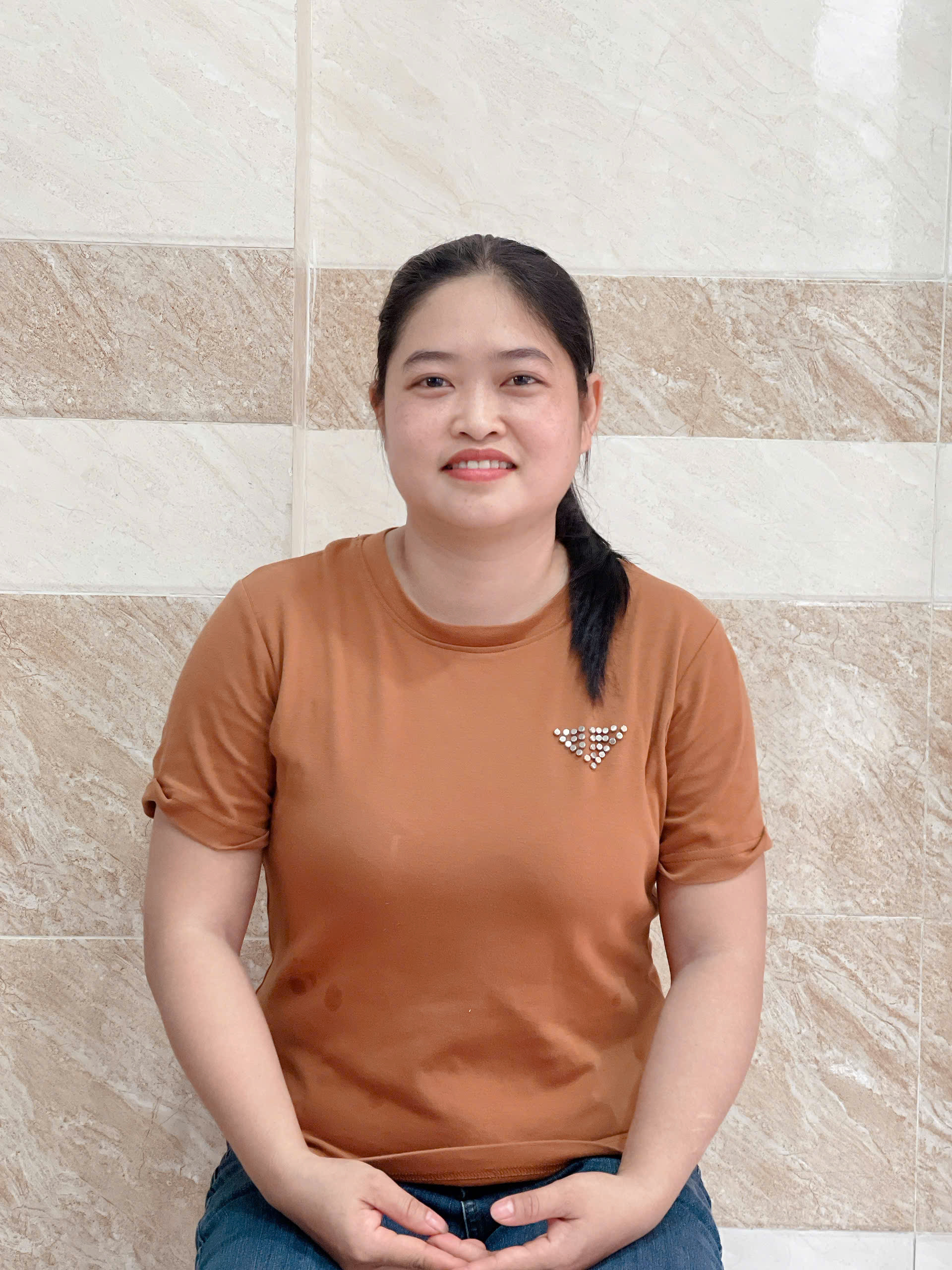CHỊ VÂN SN 1991 QUÊ BẾN TRE NHẬN CHĂM BÉ HOẶC PHỤ QUÁN ĂN Ở LẠI