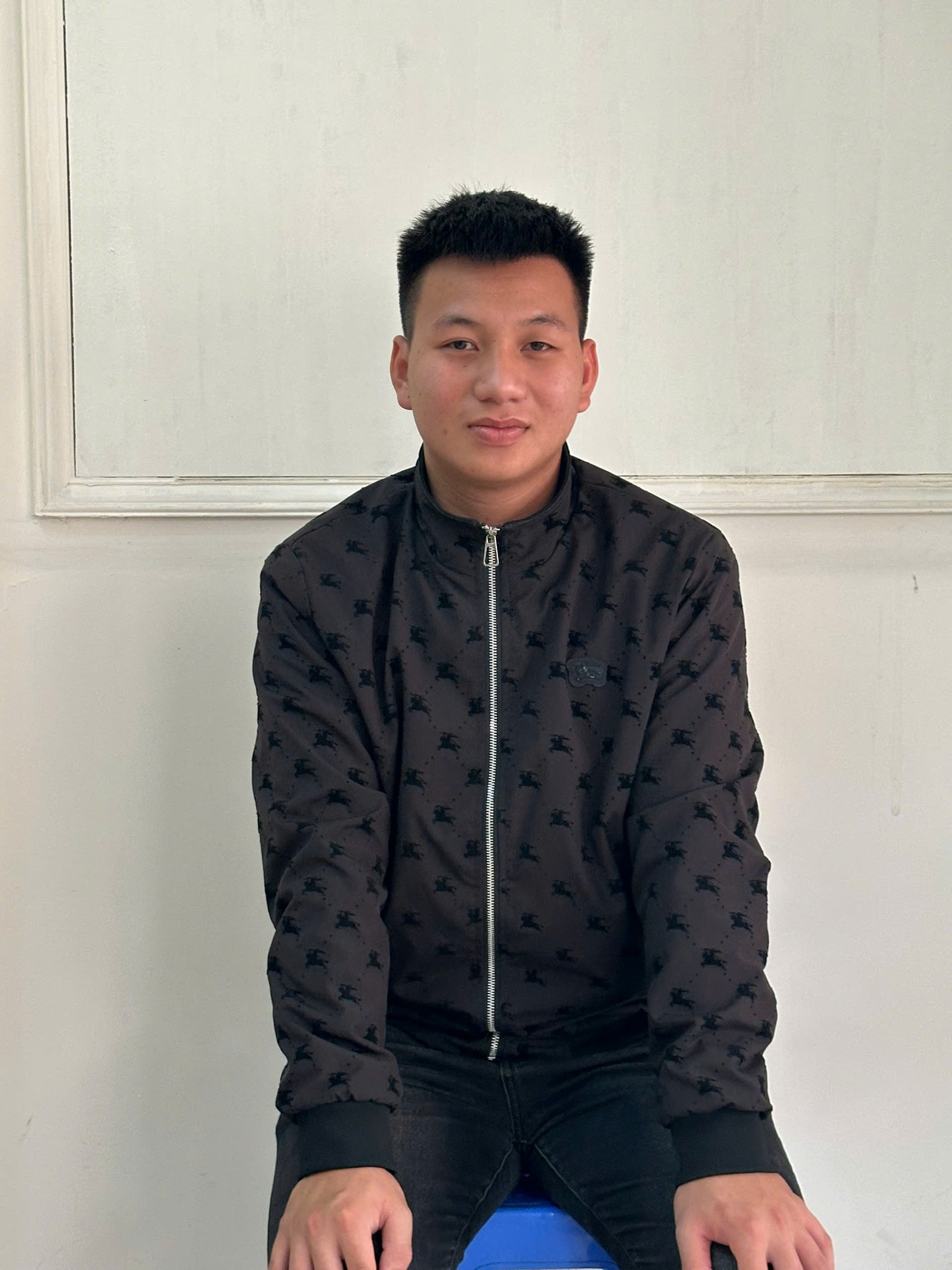 Em  tìm việc cho bạn Minh