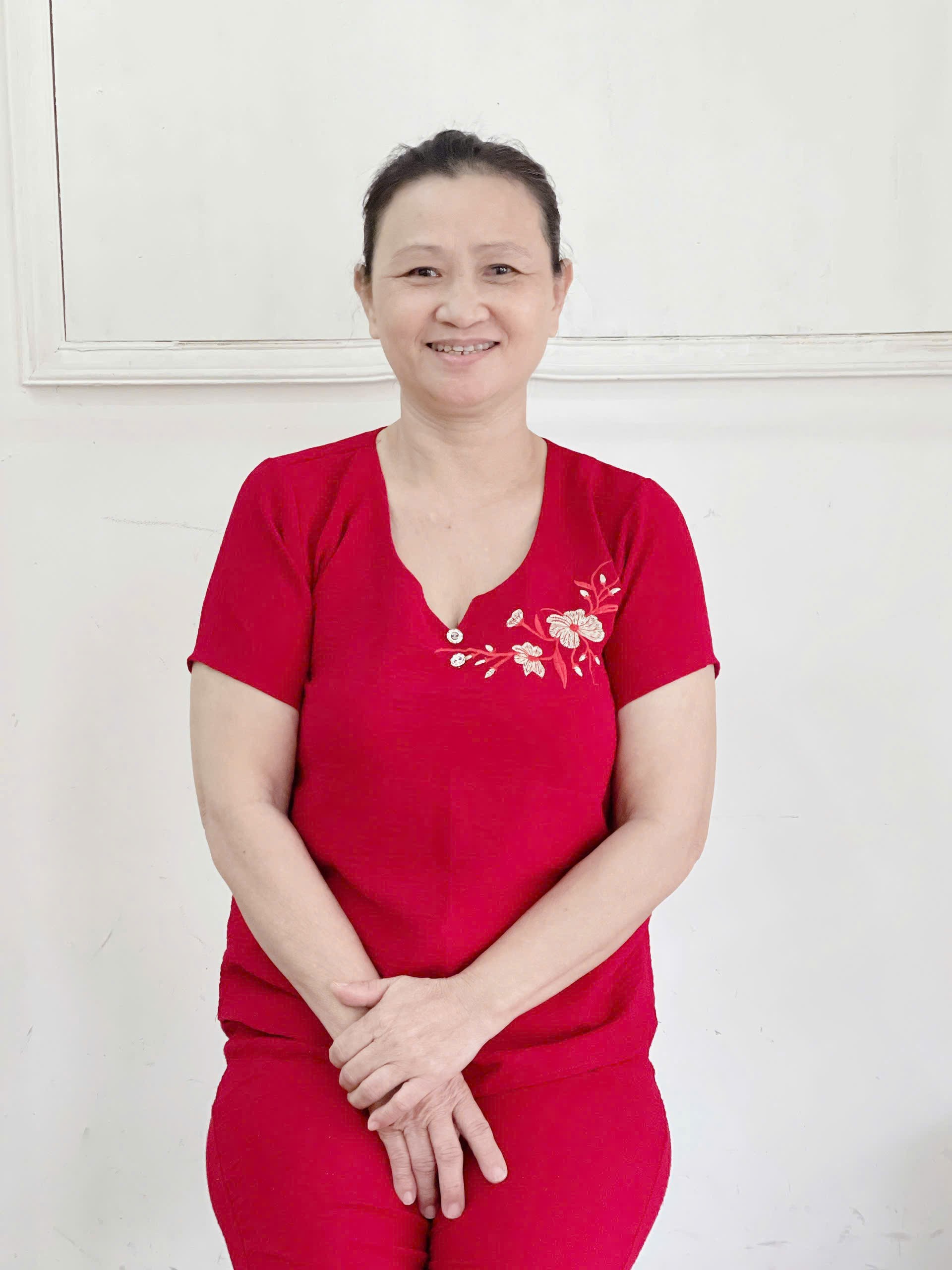 Em tìm việc cho chị Hoa