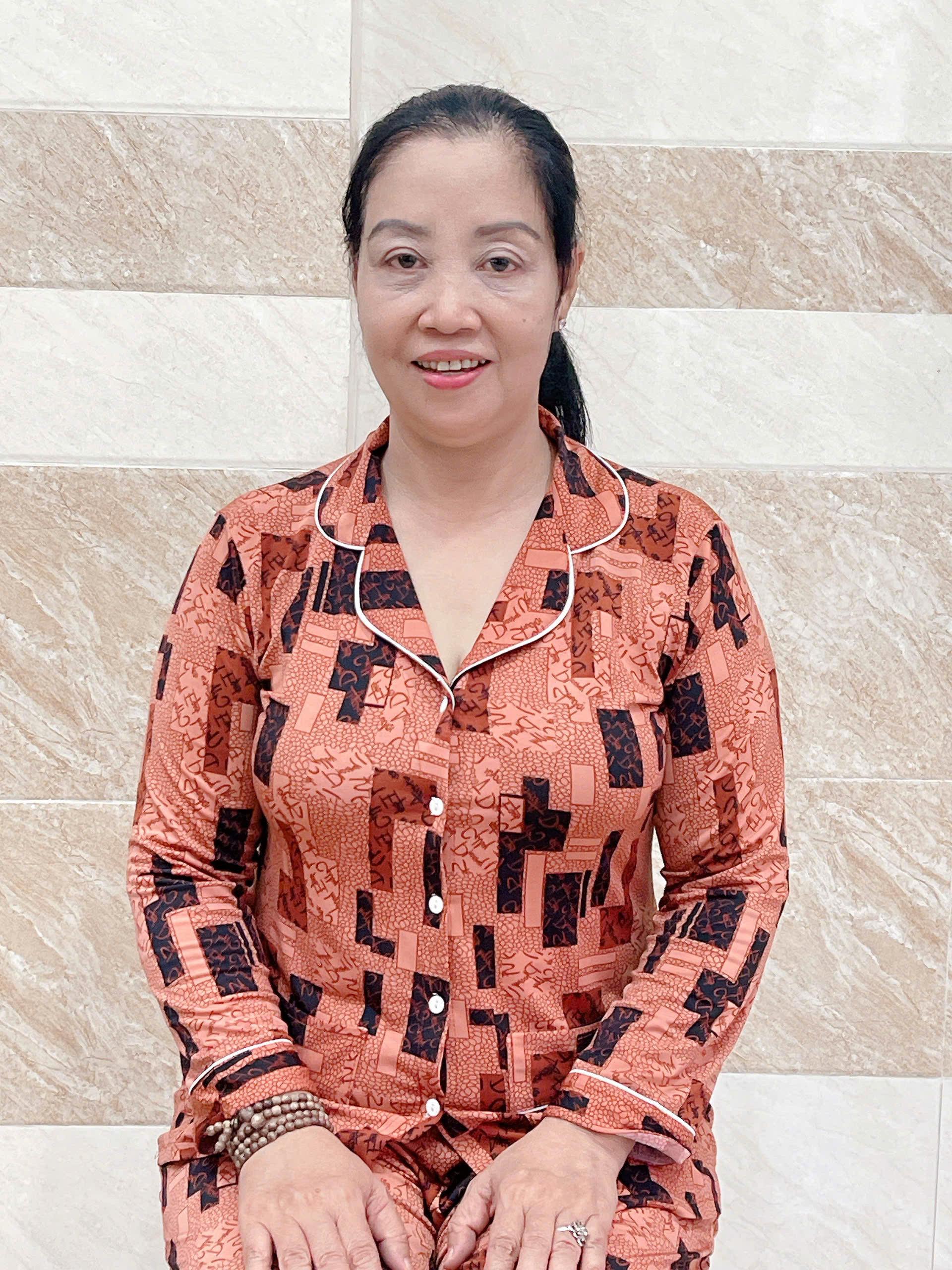 Em tìm việc cho cô Hoa