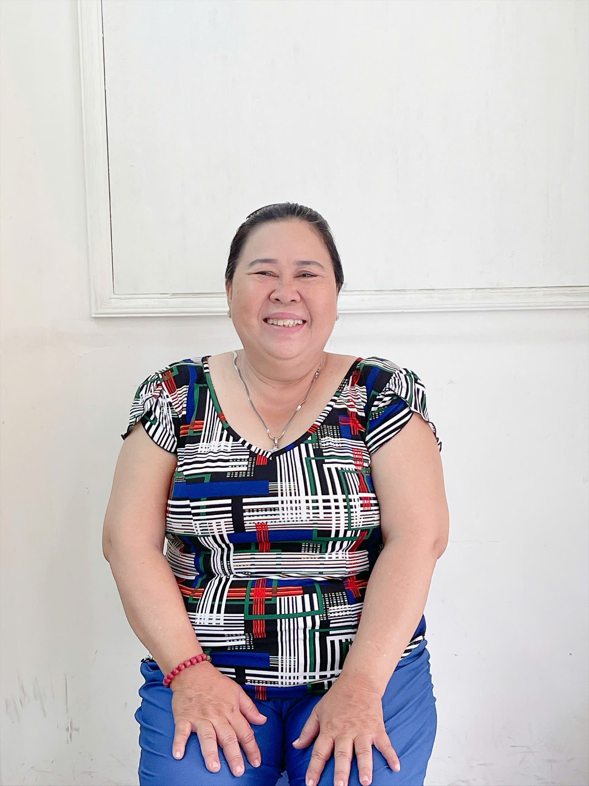 Em tìm việc cho chị Hương
