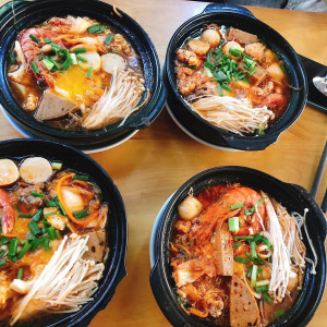 Em cần 3 Nữ hoặc Nam làm quán mỳ cay , bò né. quận tân bình