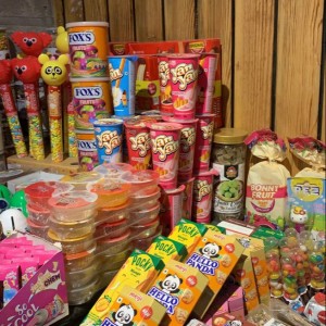 Cửa hàng tạp hóa cần người b.án hàng ở lại, tại đường Kinh Dương Vương, Bình Tân