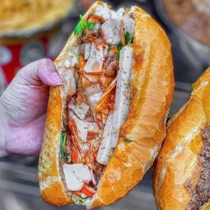 Phụ quán bánh mì, xôi - lương 9tr - bao ăn ở