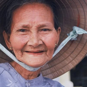 LƯƠNG 11TR CẦN TÌM CHỊ VỀ CHĂM BÀ ĐI LẠI YẾU Ở ĐƯỜNG NGUYỄN THỊ THẬP- QUẬN 7 BAO ĂN Ở