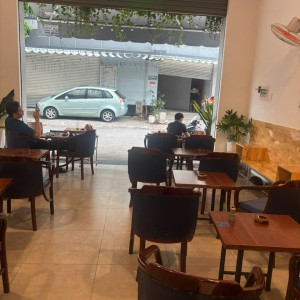 Quán cf nhỏ bán lai rai ở toà nhà cần 1 bạn về làm