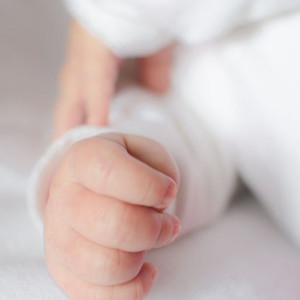 Nhà ở quận 5, cần chị bảo mẫu , bé 4 tháng( bao ăn ở ).