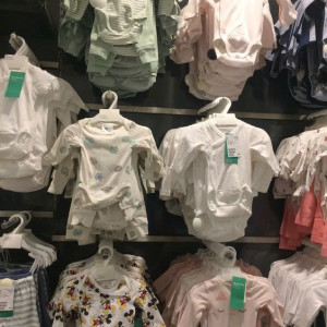 CHUNG CƯ NGUYỄN THÁI BÌNH- QUẬN 1 CẦN TÌM CHỊ VỀ TRÔNG BÉ  LƯƠNG 10TR BAO ĂN Ở