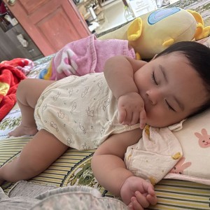 Tuyển người chăm bé 6 tháng (bao ăn ở), Lương 12 triệu.ở quận 7.