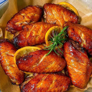 Tìm chị giúp việc nhà có thể đi làm liền tại Quận 7 lương 12 triệu ( bao ăn ở)