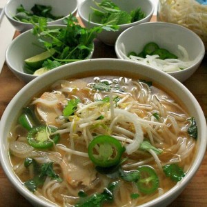 Cần người phụ quán phở ,ở lý chính thắng ,quận 3 .