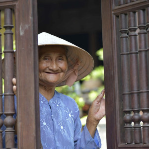 Nhà ở Quận 1- Hồ Chí Minh cần chị chăm bà 85 tuổi Lương khởi điểm 9tr ( ĐI VỀ)