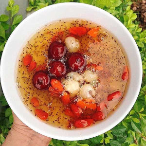 BÌNH THẠNH ĐƯỜNG NGUYỄN BỈNH KHIÊM CẦN CÔ CHĂM BÀ ĐI ĐỨNG YẾU DO BÀ MỚI BỊ TÉ