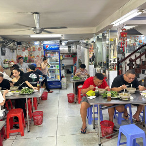 TIỆM PHỞ TẠI QUẬN 11 CẦN TUYỂN 1 BẠN NỮ ĐẾN BƯNG BÊ DỌN DẸP LƯƠNG NHẬN VIỆC 9TR