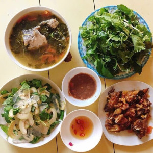 Nhà 2 lầu , nhà có 2 vợ chồng với 1 bé 4 tuổi đi học cả ngày