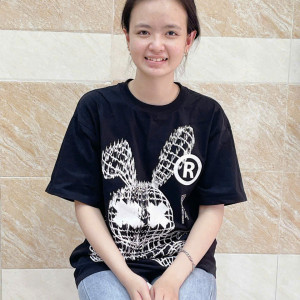 EM XINH 20 TUỔI XIN LÀM GIÚP VIỆC NHÀ , GIỮ EM BÉ VÀ PHỤ QUÁN Ạ . HOÀN CẢNH NHÀ EM KHÓ KHĂN , NEO ĐƠN , EM ĐI LÀM PHỤ KIẾM TIỀN TRANG TRẢI CUỘC SỐNG VÀ LO LẮNG CHO GIA ĐÌNH