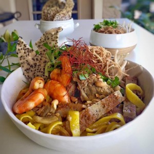 Cần nữ phụ quán bao ăn ở - ở Hóc Môn