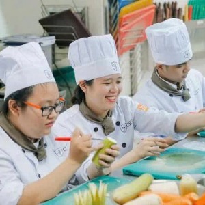 CẦN TUYỂN NỮ PHỤ BẾP BAO ĂN Ở Quận BÌNH TÂN - lương 8tr