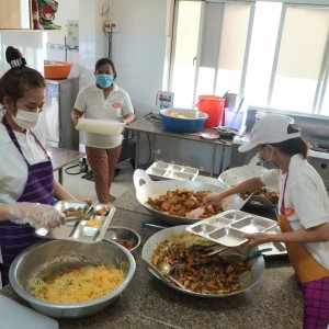 Cần cô nấu ăn cty ở 504 Đại Lộ Bình  Dương - Phú Lợi - Bình Dương Lương 8tr ( ĐI VỀ)