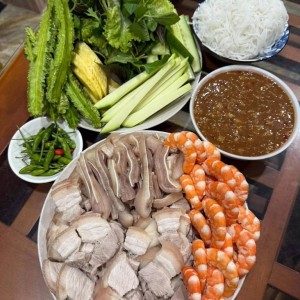 Nhà phố ở đường Quốc lộ 13, quận Bình Thạnh cần cô chăm ông sau tai biến