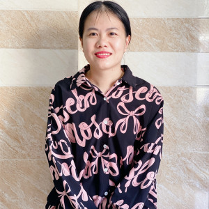 Chị Hoàn (1994, Ninh Thuận): Giúp việc nhà, phụ chăm bé.