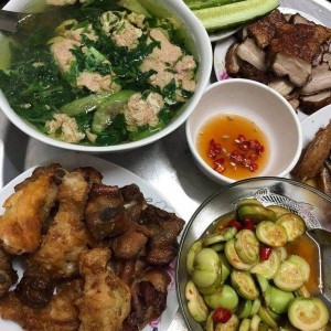 Gia đình mình cần tuyển 1 cô giúp việc ở lại nhà- ở lại- quận 7- lương 13 triệu .