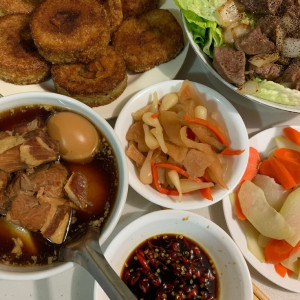 Nhà ở Nguyễn Đình Chiểu quận 3, có 2 vợ chồng với bé 6 tuổi .