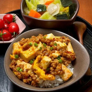 Tuyển Gấp Cô Giúp Việc Nhà Quận Bình Chánh – Lương 11 triệu ( bao ăn ở )