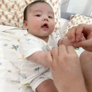 Cần chị chăm bé 8 tháng làm ở quận 7 .( bao ăn ở )