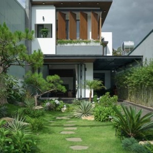 Cần Cô Giúp Việc Nhà Ở Với Bà