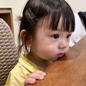 GIỜ CÓ CHỊ NÀO CHĂM BÉ NHÀ EM ĐƯỢC GẦN 1 TUỔI CHO VỢ CHỒNG EM ĐI LÀM BỚI Ạ !!!