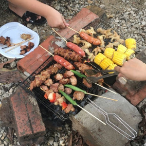 Nhà em 1 trệt 2 lầu , 2vk ck, 1 bé cần cô giúp việc nhà nấu ăn biết đi xe máy cứng