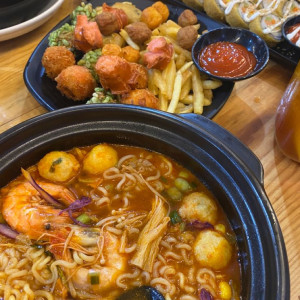 Cần gấp Nữ phụ quán mì cay ở quận Thủ đức .