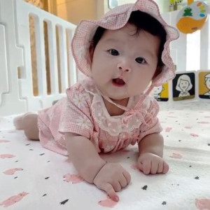 Nhà em cần chị chăm bé quận 4 lương cao! lương 14 triệu  ( bao ăn ở )