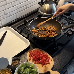 TUYỂN NỮ PHỤ BẾP TRẢ ĐƠN ỨNG DỤNG ĐẶT ĐỒ ĂN: