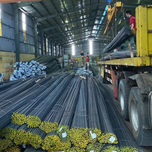 Xưởng thép tuyển nam sức khỏe tốt , làm bao ăn ở lại .