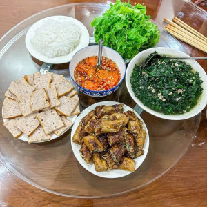 NGAY ĐƯỜNG NGUYỄN DUY TRINH QUẬN 9  CẦN TUYỂN CÔ GIÚP VIỆC NẤU ĂN LƯƠNG 12TR