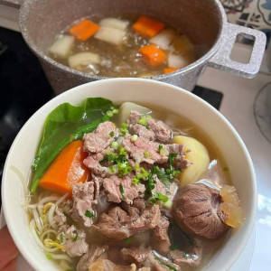 Cần Gấp Ca Đi Về  Nhà 2 lầu , ở Tân Phú 4 người lớn