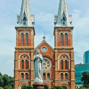 GIA ĐÌNH EM Ở GẦN NHÀ THỜ ĐỨC BÀ - QUẬN 1 CẦN CHỊ GIÚP VIỆC NHÀ LƯƠNG 10 TRIỆU