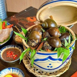 Quán  ốc nhỏ, không đông đúc, cần một người phụ việc làm cùng gia đình- Quận 8