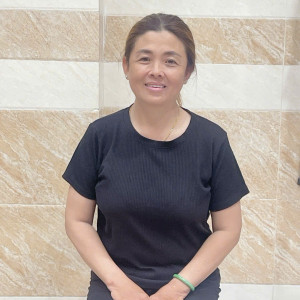 Chị Đỗ Hồng Bạch Dy 46 tuổi quê Đồng Nai nhận làm quán , phụ bếp …