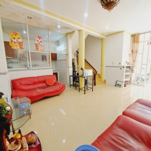 Gần nhà bệnh viện Chợ Rẫy- Quận 5  tuyển chị giúp việc bao ăn ở lại Lương 9tr