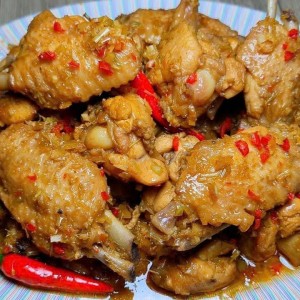 quán bún riêu ở quận Tân Bình, cần cô phụ quán