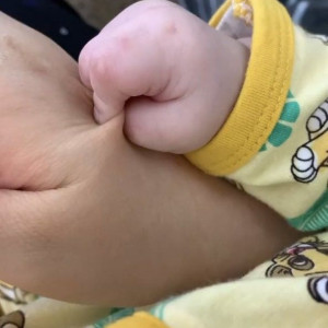 - Tuyển chị bảo mẫu chăm bé 3 tháng