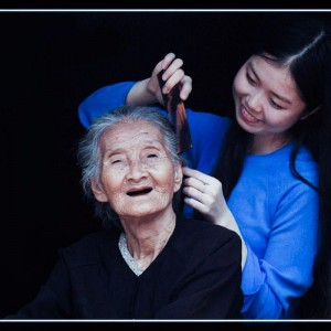 Cần Cô Về Ở Với Bà Đi Lại Bình Thường