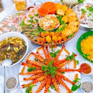 Gia đình cần tìm 1 cô hiền lành, thật thà, biết chăm sóc người lớn tuổi- Chu Văn An- Tân Phú- bao ăn ở 