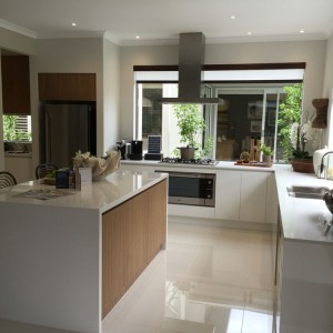 Nhà Phố 1 Trệt 1 Lầu Nhỏ Đường Nguyễn Trãi, Quận 1 T8ìm Cô Giúp Việc